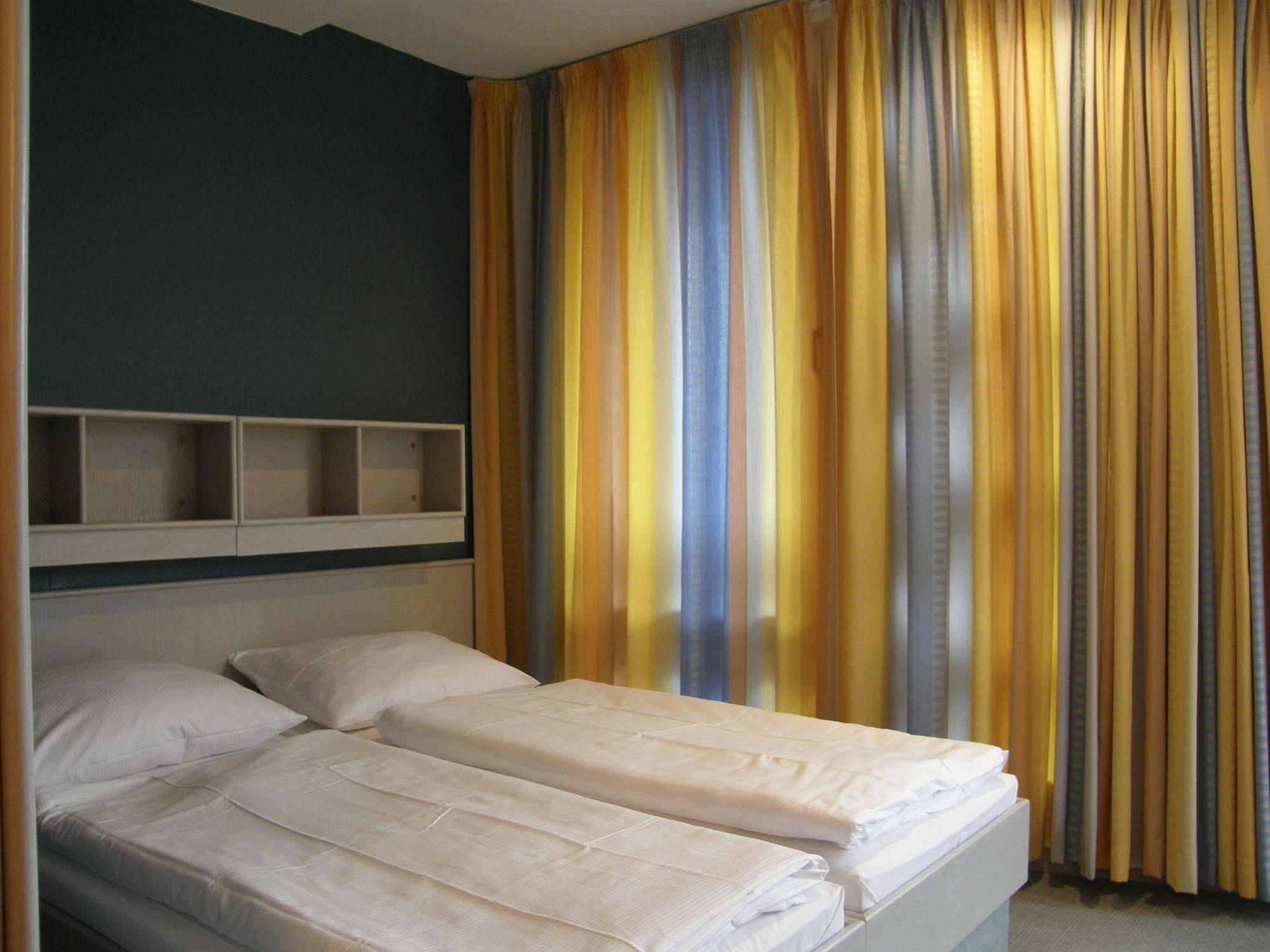 Jugendgaestehaus St.-Michaels-Heim เบอร์ลิน ภายนอก รูปภาพ